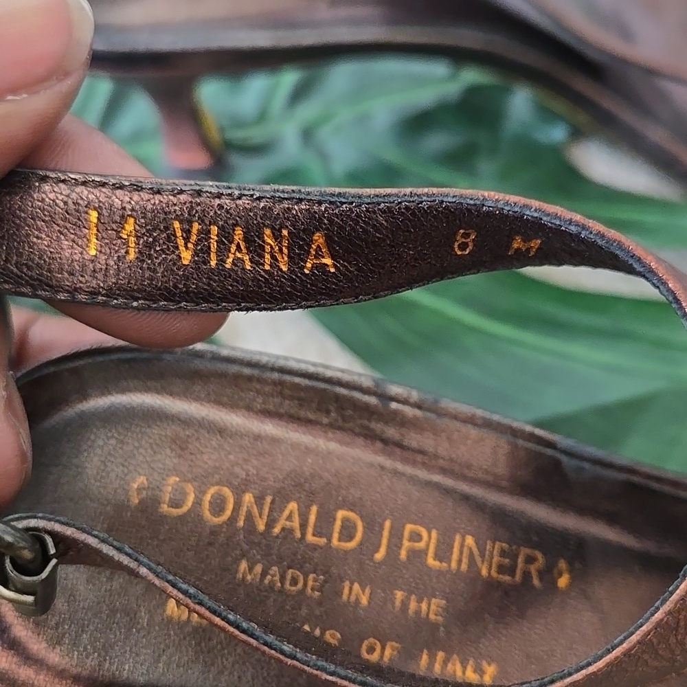 Donald J Pliner Viana Strappy T Strap Elegant Brown Leather Sandals 8M - Picture 2 of 7
